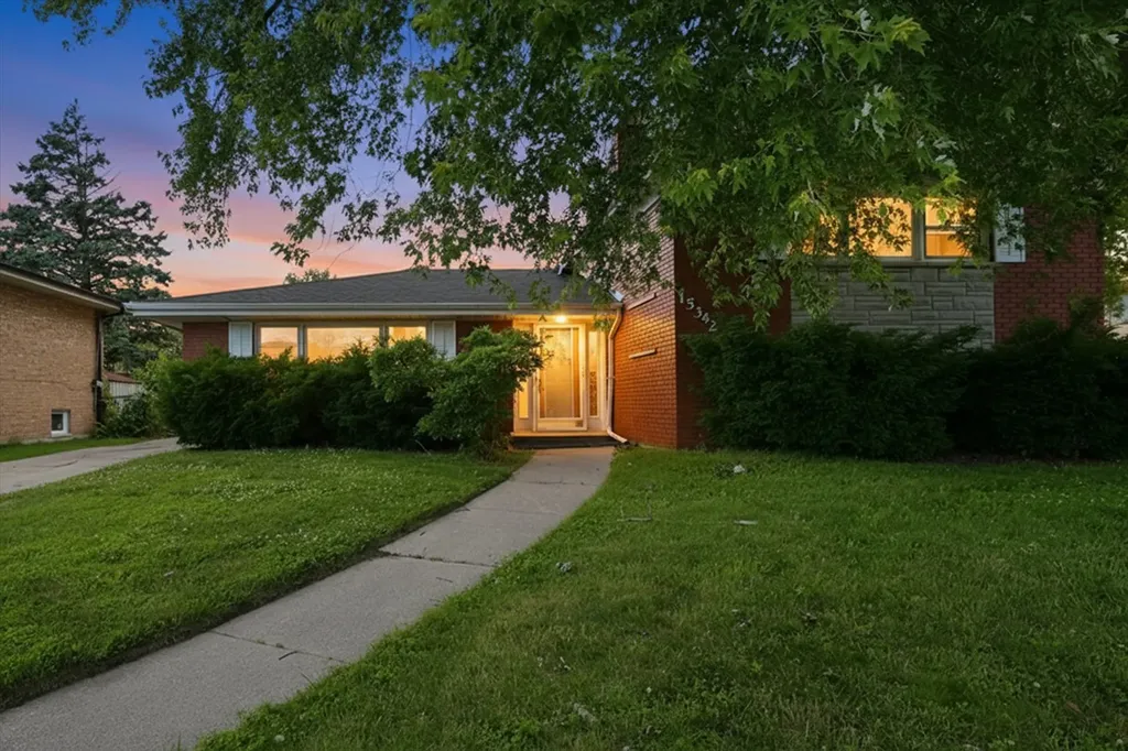 15342 Dobson Avenue South Holland IL 60473