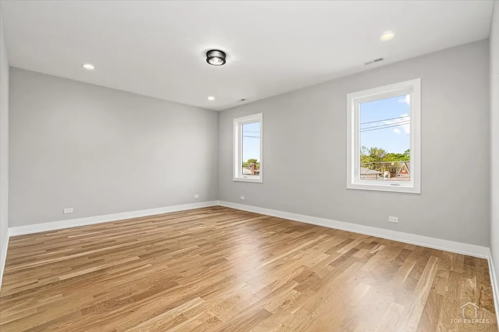 5228 South Mason Avenue Chicago IL 60638