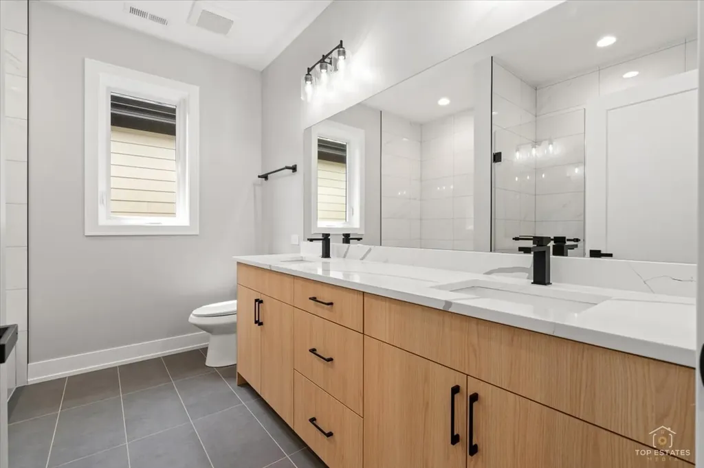 5228 South Mason Avenue Chicago IL 60638