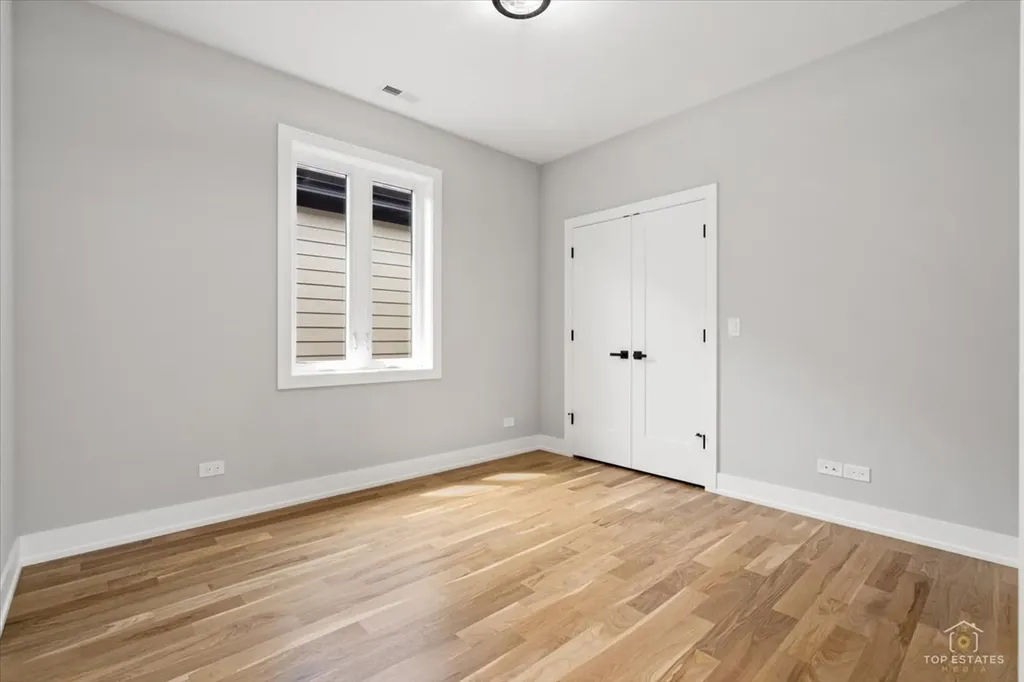 5228 South Mason Avenue Chicago IL 60638