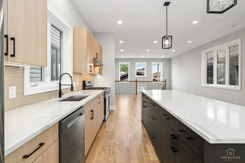 5228 South Mason Avenue Chicago IL 60638