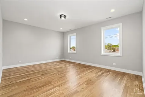 5228 South Mason Avenue Chicago IL 60638