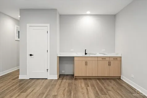 5228 South Mason Avenue Chicago IL 60638