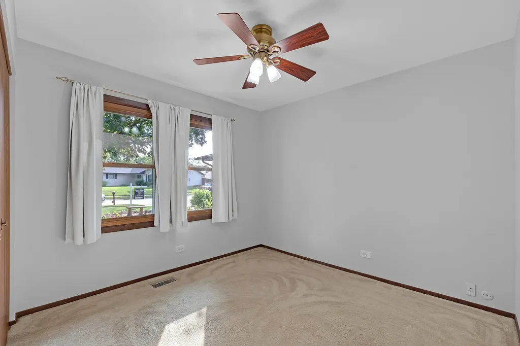 1526 Sycamore Lane Aurora IL 60504