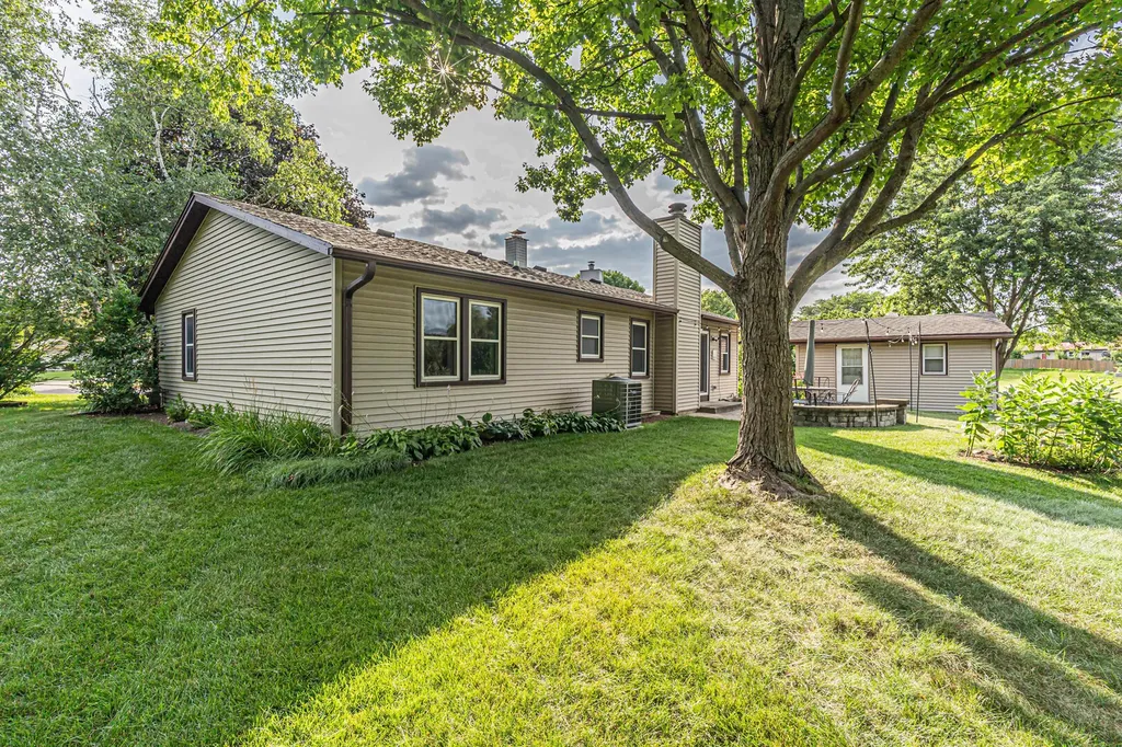 1526 Sycamore Lane Aurora IL 60504