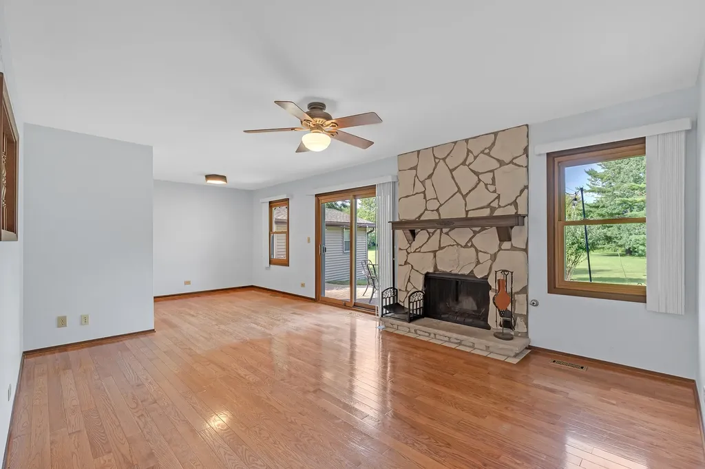 1526 Sycamore Lane Aurora IL 60504