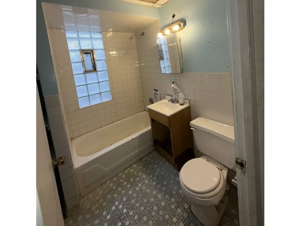 7514 South Rhodes Avenue Chicago IL 60619