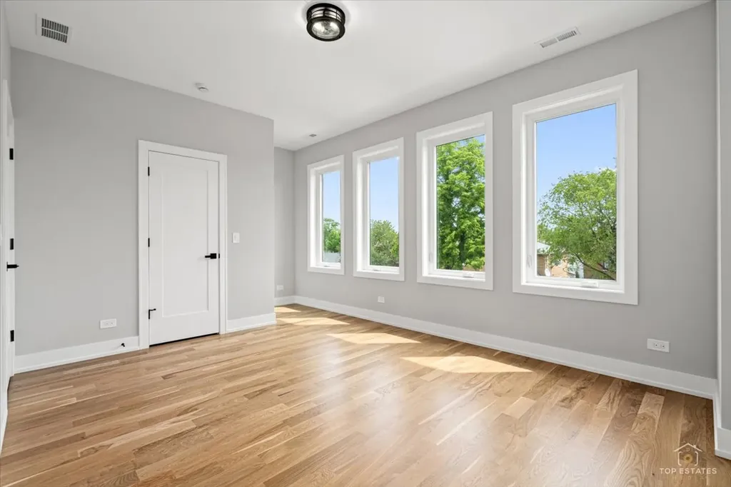 5330 South Mason Avenue Chicago IL 60638