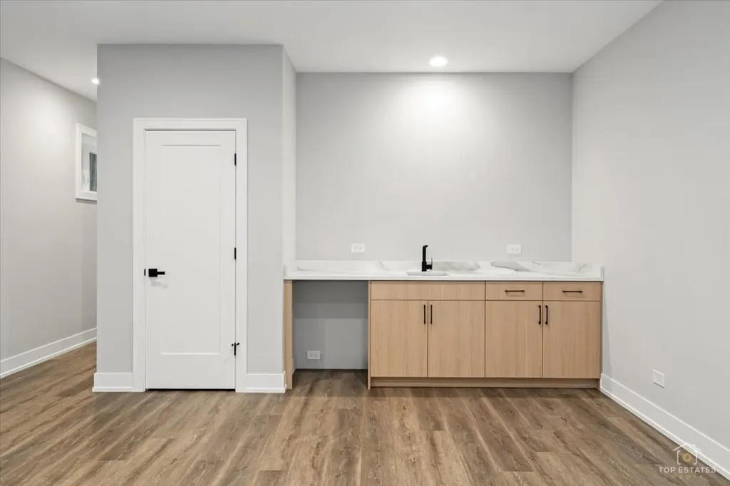 5330 South Mason Avenue Chicago IL 60638