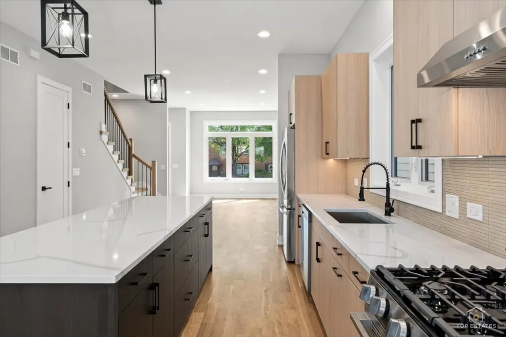 5330 South Mason Avenue Chicago IL 60638