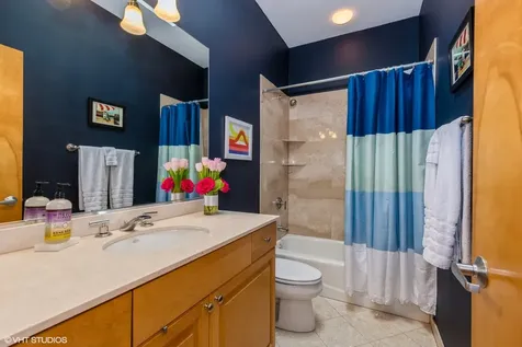 4003 North Wolcott Avenue Chicago IL 60613