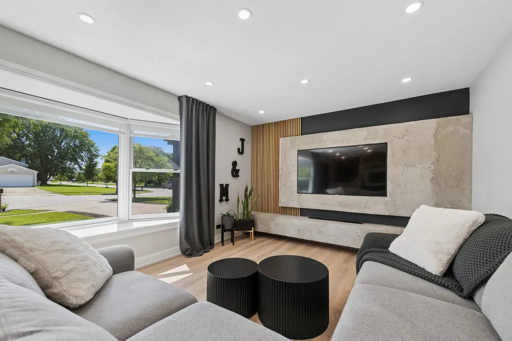 816 Adler Court Schaumburg IL 60194