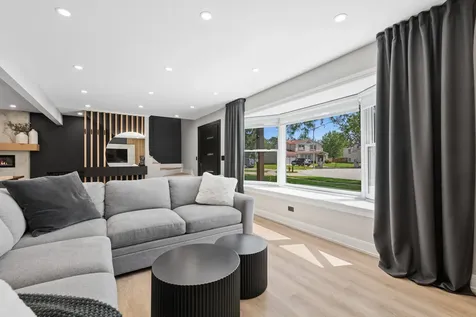 816 Adler Court Schaumburg IL 60194