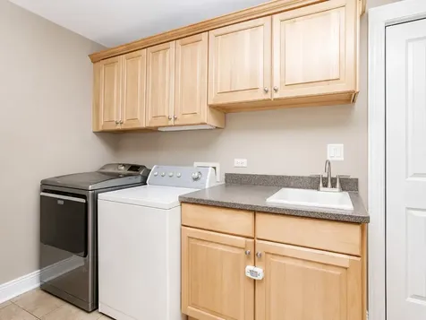 1317 North Oakwood Drive Mchenry IL 60050