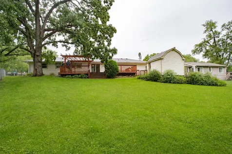 1317 North Oakwood Drive Mchenry IL 60050