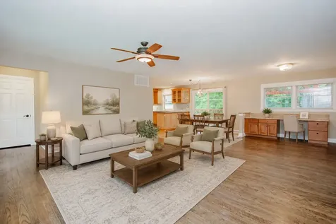 1317 North Oakwood Drive Mchenry IL 60050