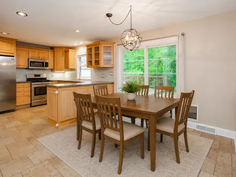 1317 North Oakwood Drive Mchenry IL 60050
