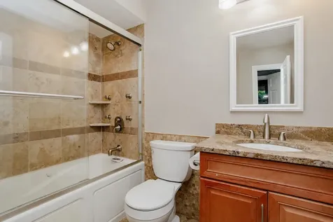 1317 North Oakwood Drive Mchenry IL 60050