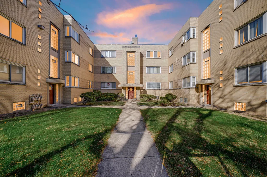 2046 East 72nd Place Chicago IL 60649