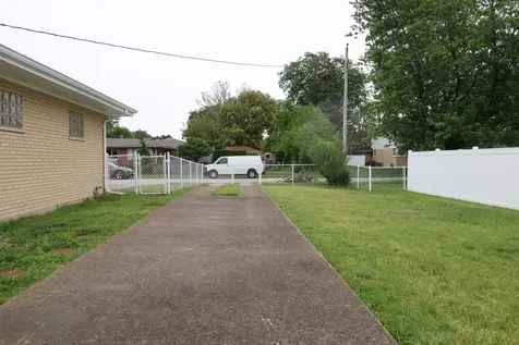 16644 Maple Street South Holland IL 60473