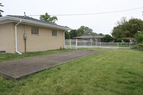 16644 Maple Street South Holland IL 60473