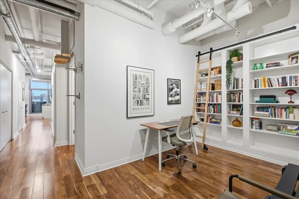 565 West Quincy Street Chicago IL 60661