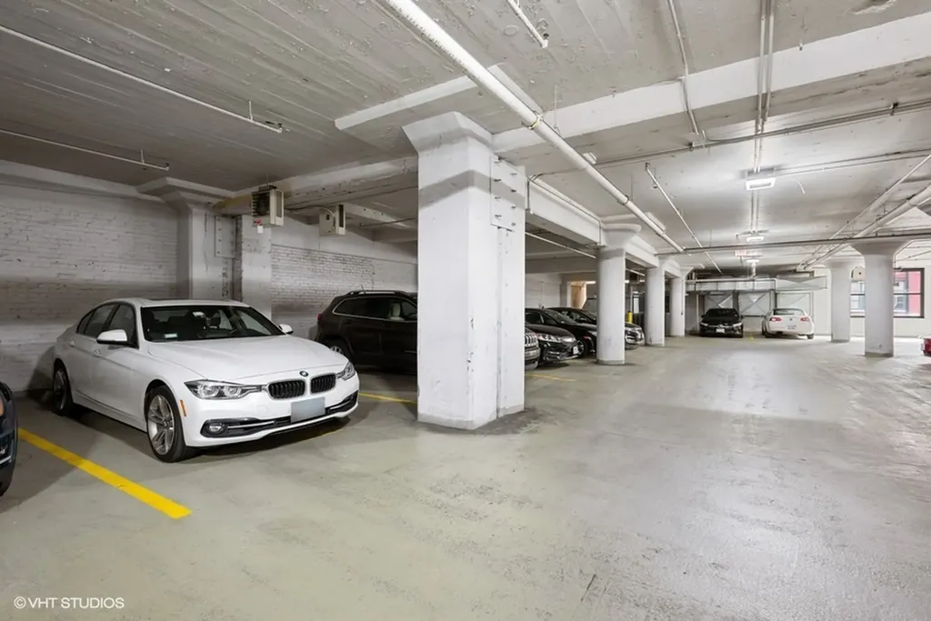 565 West Quincy Street Chicago IL 60661