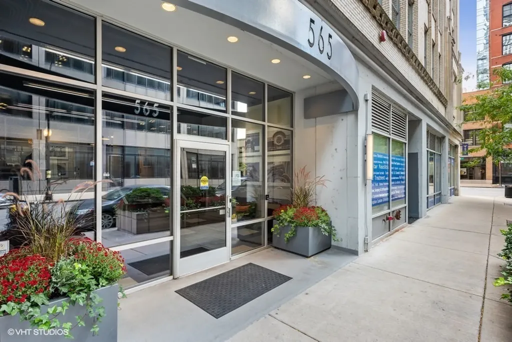 565 West Quincy Street Chicago IL 60661