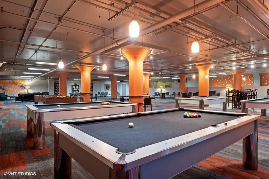 565 West Quincy Street Chicago IL 60661
