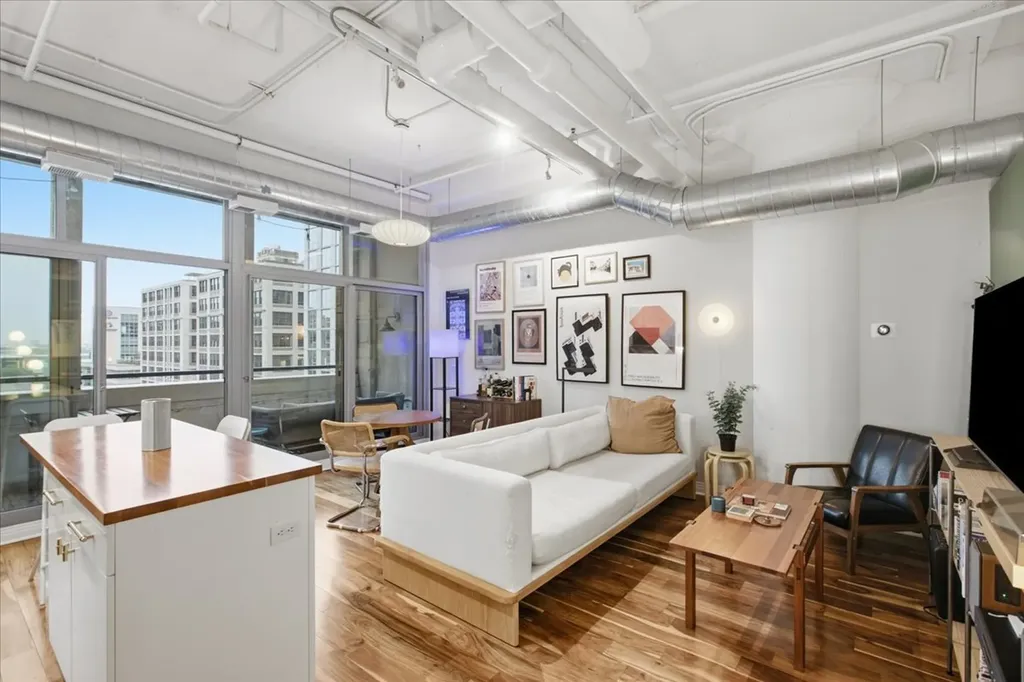 565 West Quincy Street Chicago IL 60661