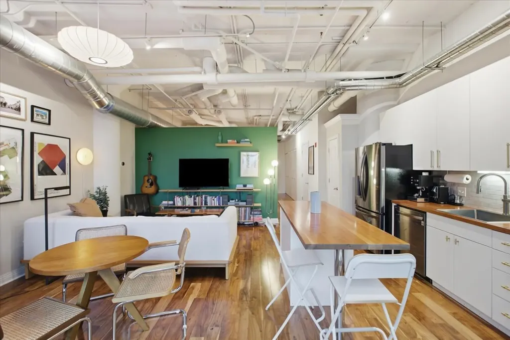 565 West Quincy Street Chicago IL 60661