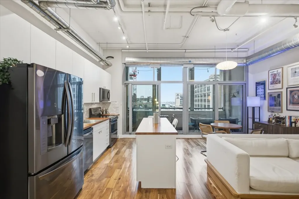 565 West Quincy Street Chicago IL 60661