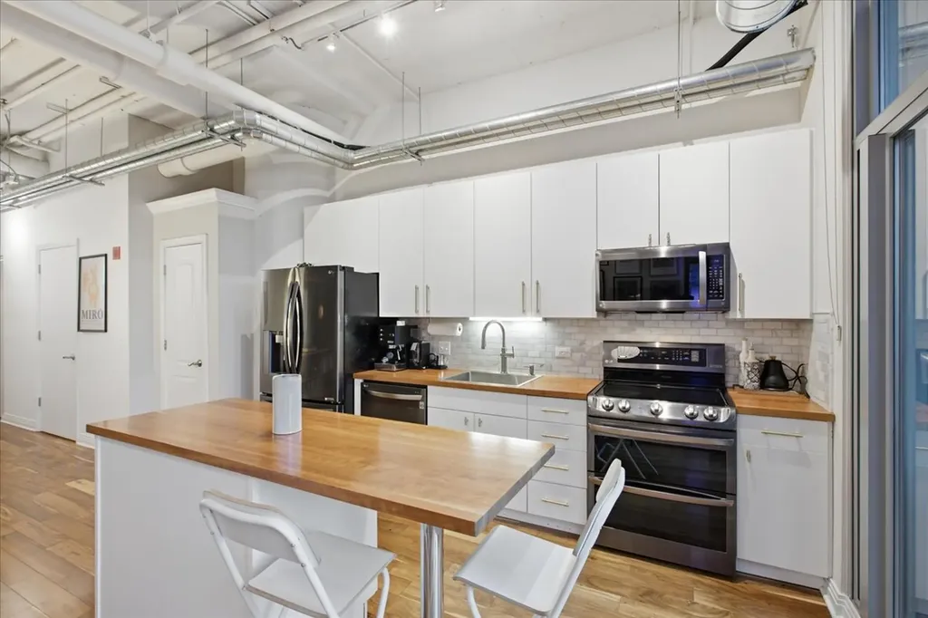 565 West Quincy Street Chicago IL 60661