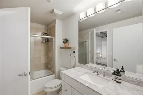 565 West Quincy Street Chicago IL 60661