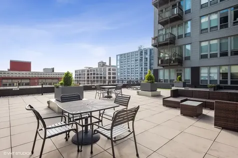 565 West Quincy Street Chicago IL 60661