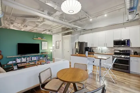565 West Quincy Street Chicago IL 60661