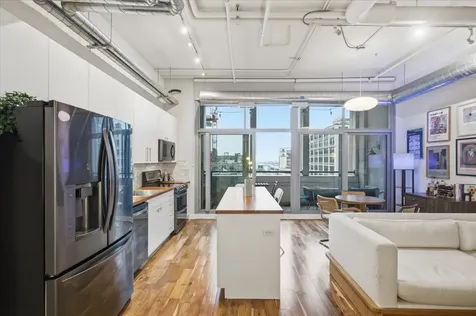 565 West Quincy Street Chicago IL 60661