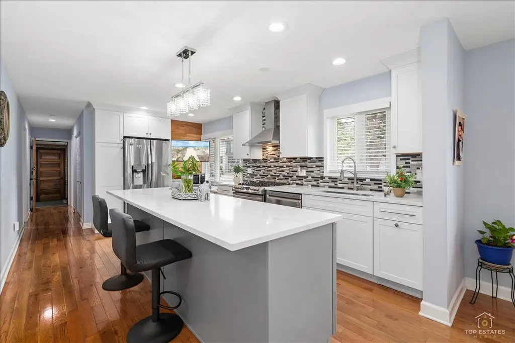 6250 North Kedvale Avenue Chicago IL 60646