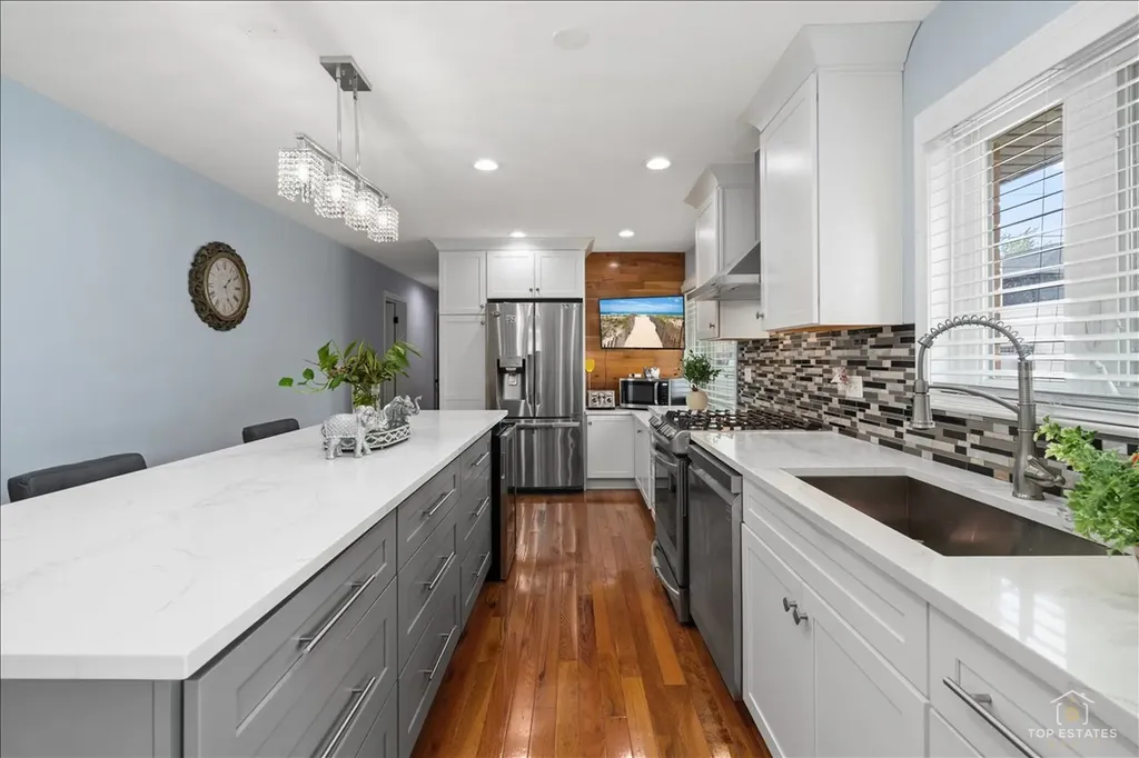 6250 North Kedvale Avenue Chicago IL 60646