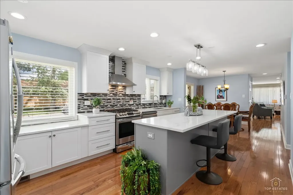 6250 North Kedvale Avenue Chicago IL 60646