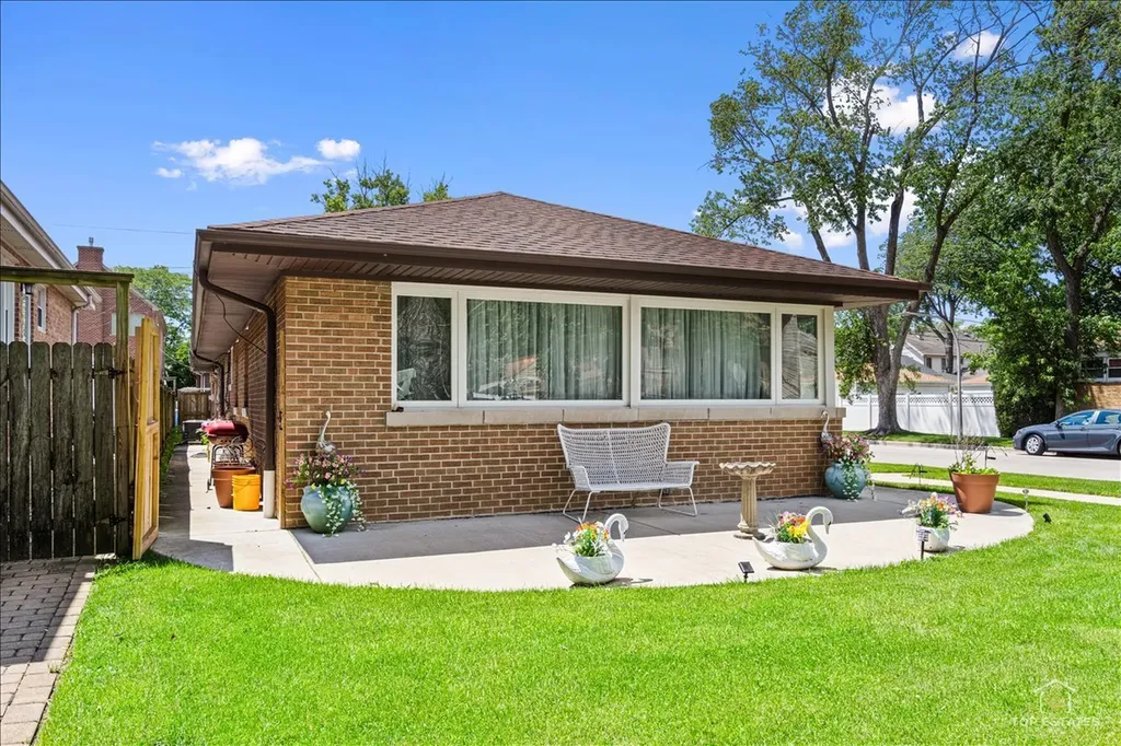6250 North Kedvale Avenue Chicago IL 60646