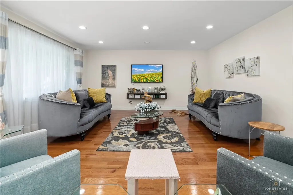 6250 North Kedvale Avenue Chicago IL 60646