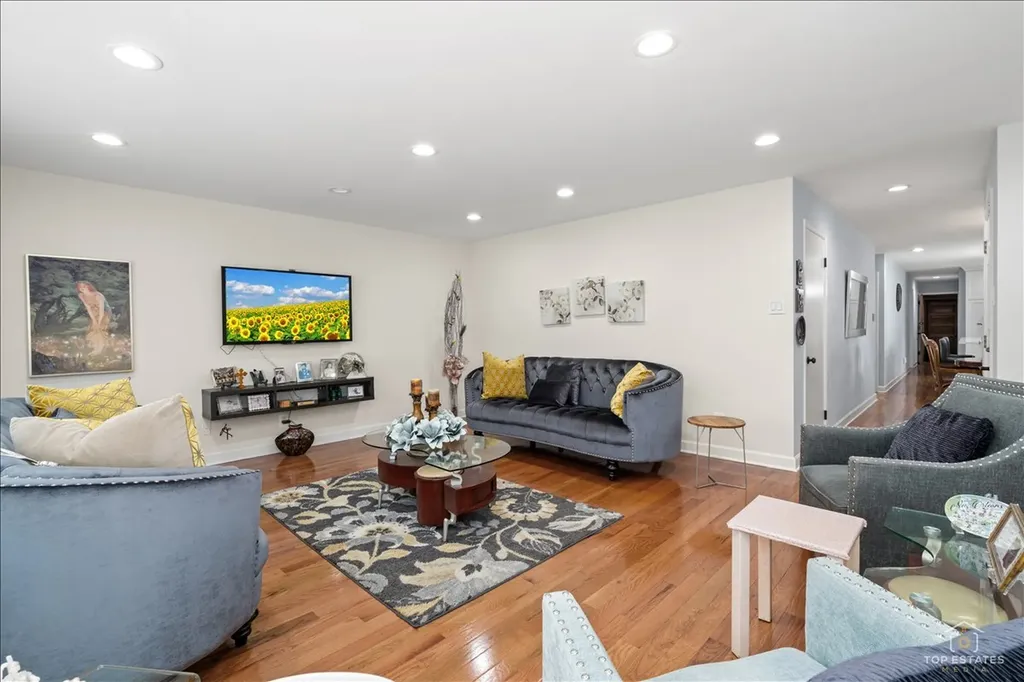 6250 North Kedvale Avenue Chicago IL 60646