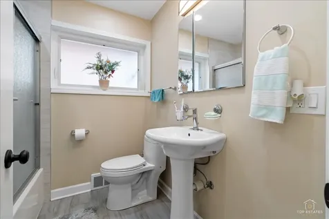 6250 North Kedvale Avenue Chicago IL 60646