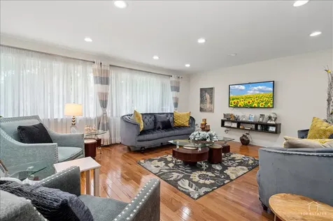 6250 North Kedvale Avenue Chicago IL 60646