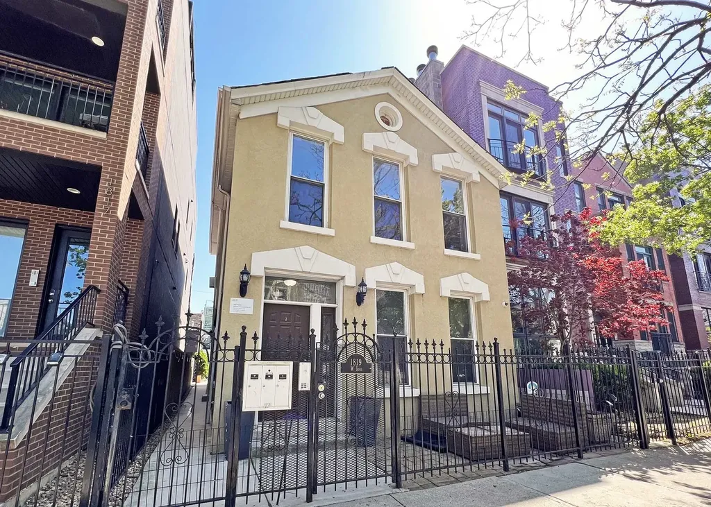 1819 West Iowa Street Chicago IL 60622