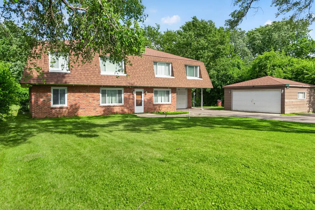 725 7TH Avenue Addison IL 60101