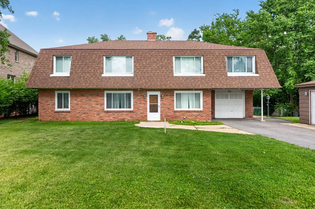 725 7TH Avenue Addison IL 60101