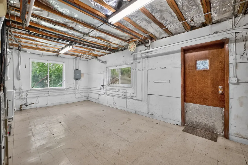 725 7TH Avenue Addison IL 60101