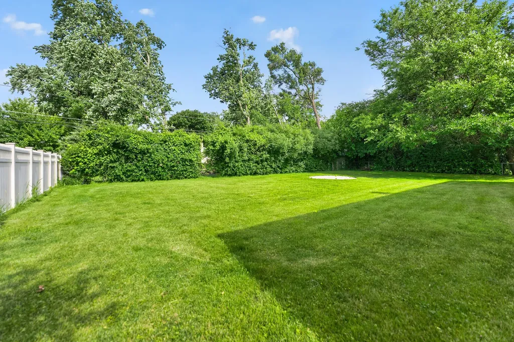 725 7TH Avenue Addison IL 60101